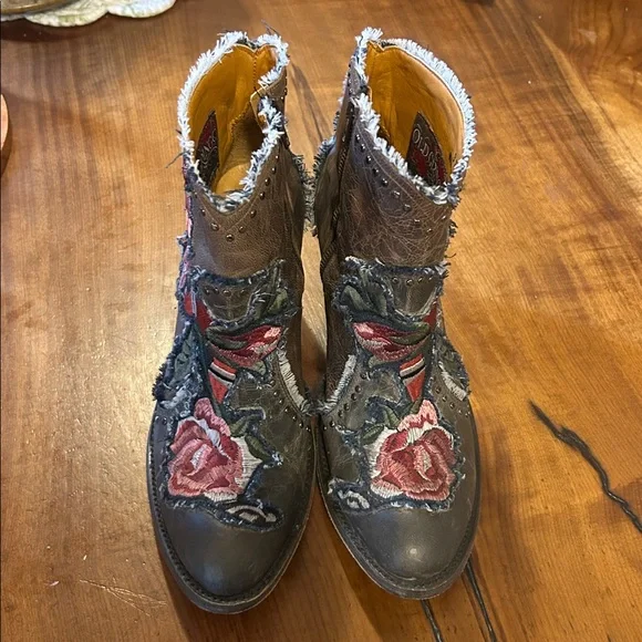 Old Gringo Brown Ankle Boots with Rose Embroidery - Picture 2 of 8